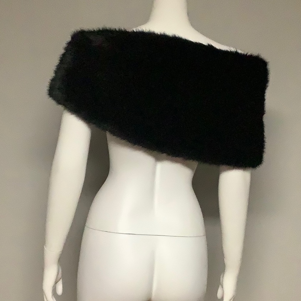 Ameri Mode Fur Shawl - image 5